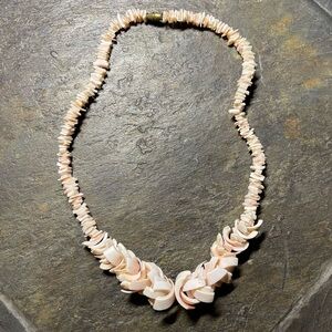 Vintage 70s Hawaiian Pink Shell Bead Choker Necklace Artisan Made Barrel Clasp